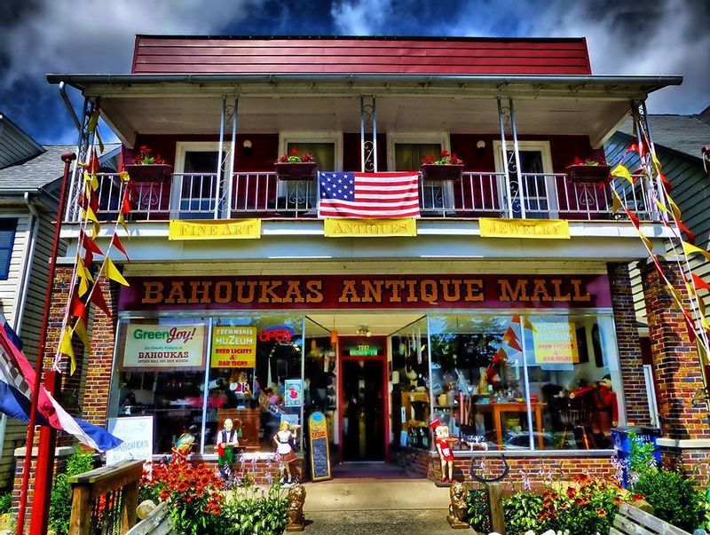 Bahoukas Antique Mall & Beer MuZeum