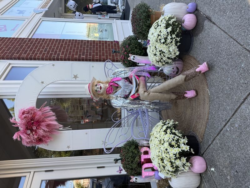 Dolly Pardon Scarecrow in downtown Murfreesboro