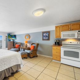 Stay-Seas Hideaway at Cedar Key Condos
