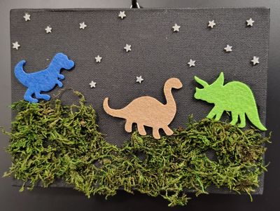 Great Summer Read Crafts to Go: Dinosaur Mini Canvas