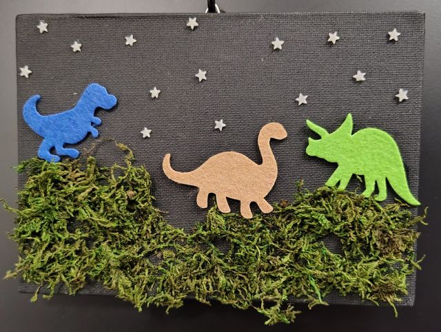 Great Summer Read Crafts to Go: Dinosaur Mini Canvas