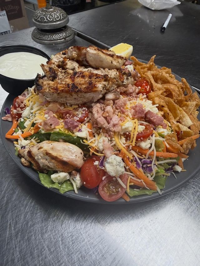 Ro’s Grille Massive Salad 