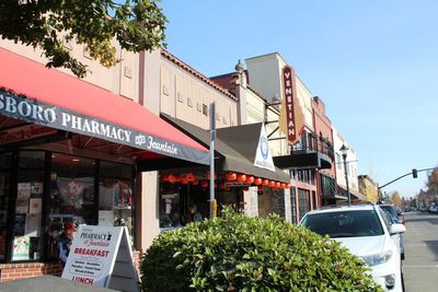 PMG PHOTO: GABBY URENDA – Businesses and restaurants line East Main Street in Downtown Hillsboro.