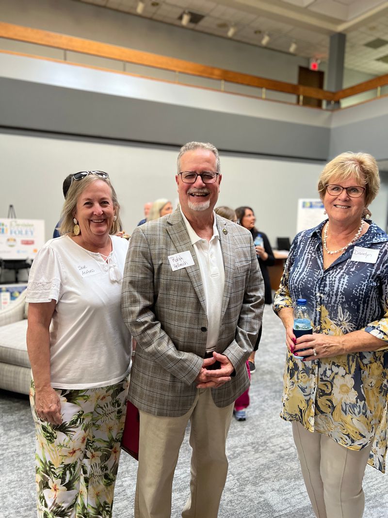 Sue Alford,Mayor Ralph Hellmich, and Darrelyn Dunmore 