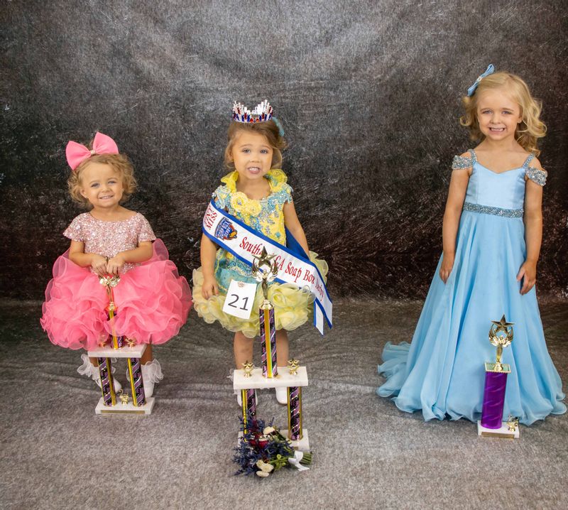 Kenni Reign Dixon 1st runner-up, Nora Kate Downie Tiny Miss Southeast Georgia Soap Box Derby, Brysen Layke Butler 2nd runner-up 