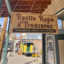 Rustic Rope N’Treasures