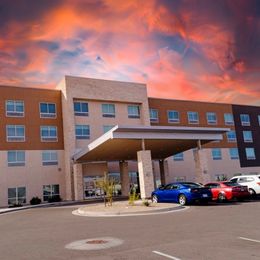 Holiday Inn Express & Suites | Local Connections™