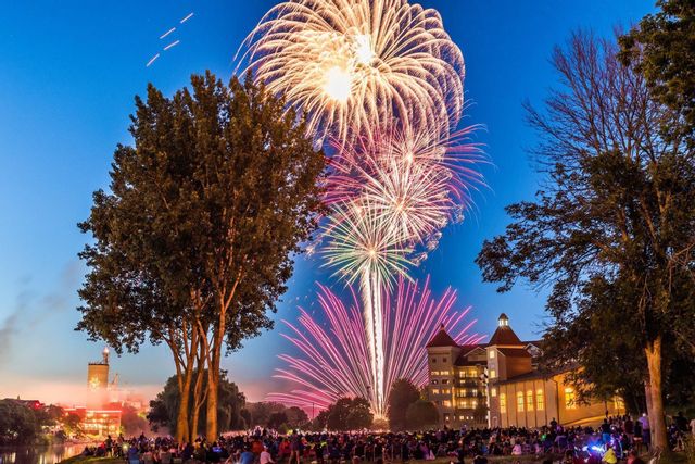 4th of July Fireworks & Volksläufe Eve