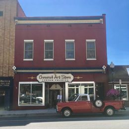 General Art Store & Star Gallery