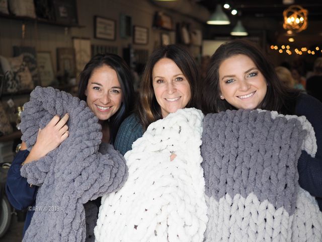 Cozy Knit Blanket Workshop – The Canvas Roadshow