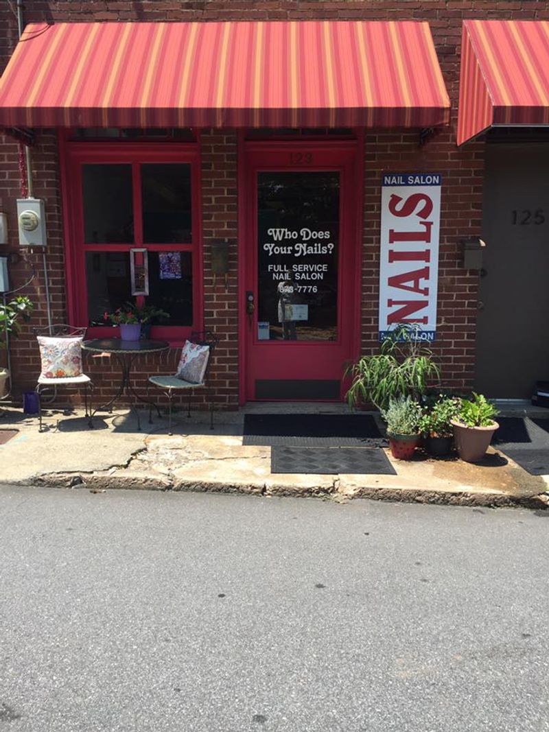 Who Does Your Nails
