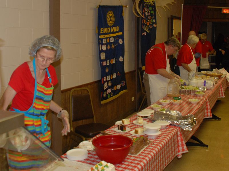 Tri Cities Exchange Club members serve spaghetti to community